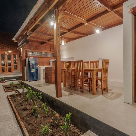 Garvi Villa การางาเซ็ม ภายนอก รูปภาพ