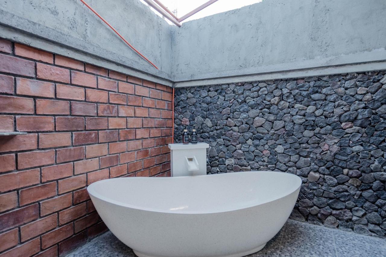 Garvi Villa การางาเซ็ม ภายนอก รูปภาพ