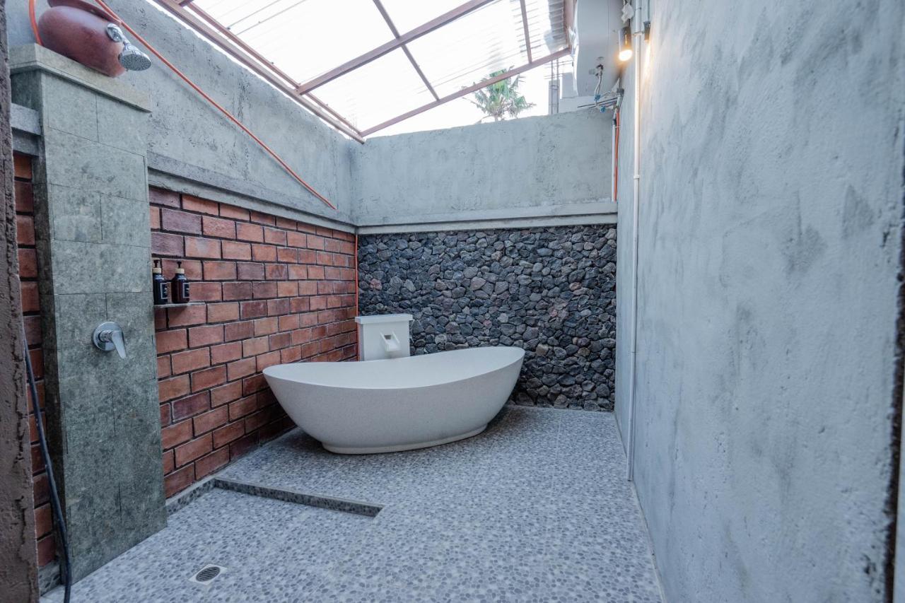 Garvi Villa การางาเซ็ม ภายนอก รูปภาพ