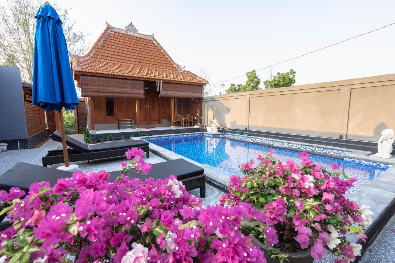 Garvi Villa การางาเซ็ม ภายนอก รูปภาพ