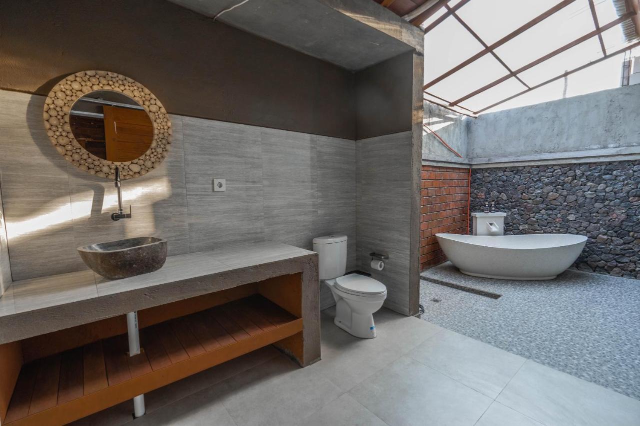 Garvi Villa การางาเซ็ม ภายนอก รูปภาพ